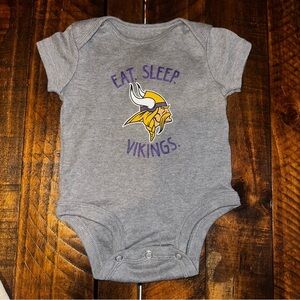 UGC NFL Newborn Gray Vikings Baby Onesie Sz 3 Months